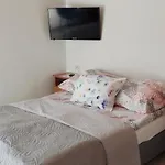 Δωμάτια σε οικογενειακή κατοικία Goscinne U Mirki *